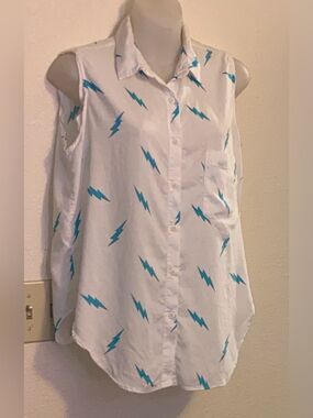 Pinot Noir White Sleeveless Top with Teal Lightning Print Size L